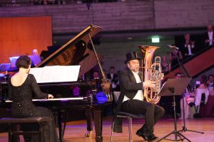 Musikalisch-kabarettistische Einlage mit Andreas Martin Hofmair: 