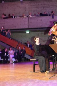 Musikalisch-kabarettistische Einlage mit Andreas Martin Hofmair: 